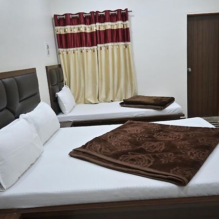 Hotel Roshan Palace Ambaji Ngoại thất bức ảnh