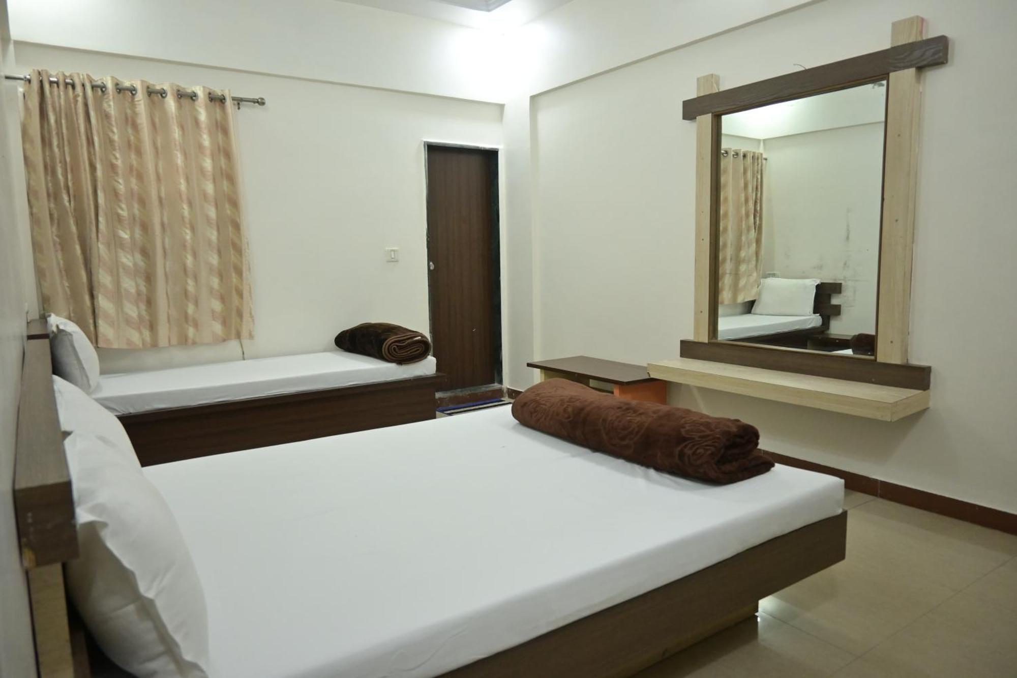 Hotel Roshan Palace Ambaji Ngoại thất bức ảnh