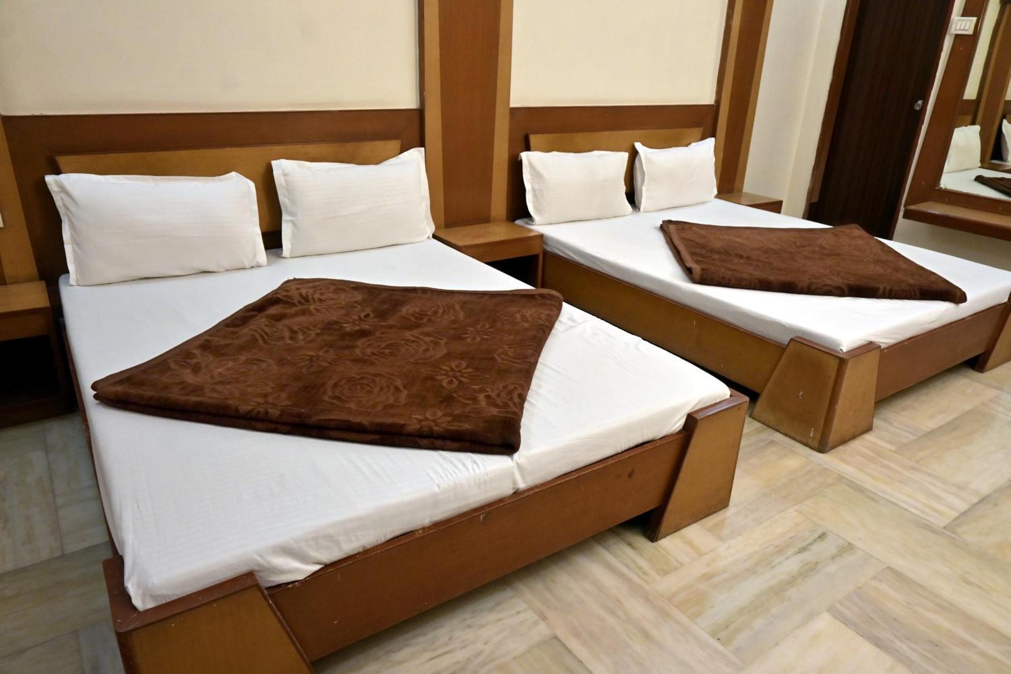 Hotel Roshan Palace Ambaji Ngoại thất bức ảnh