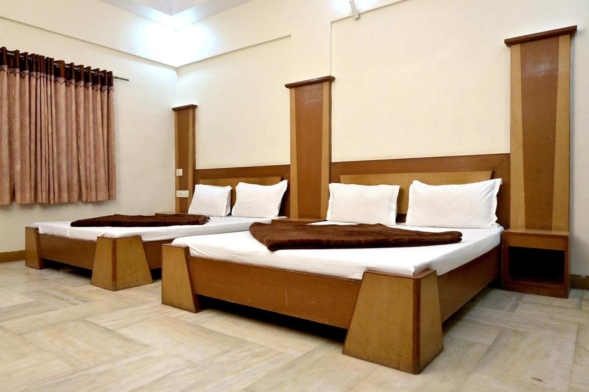 Hotel Roshan Palace Ambaji Ngoại thất bức ảnh
